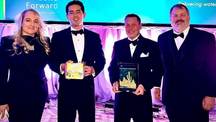 devourphoenix's tweet image. What do you get when you combine a wildlife management agency and a brewery? 🍻 Conserve and Protect Golden Ale - which recently snagged an Environmental Excellence Award for Mother Road Brewing Co and the Arizona Game and Fish Department! Learn more ⬇️ craftbrewingbusiness.com/news/mother-ro…