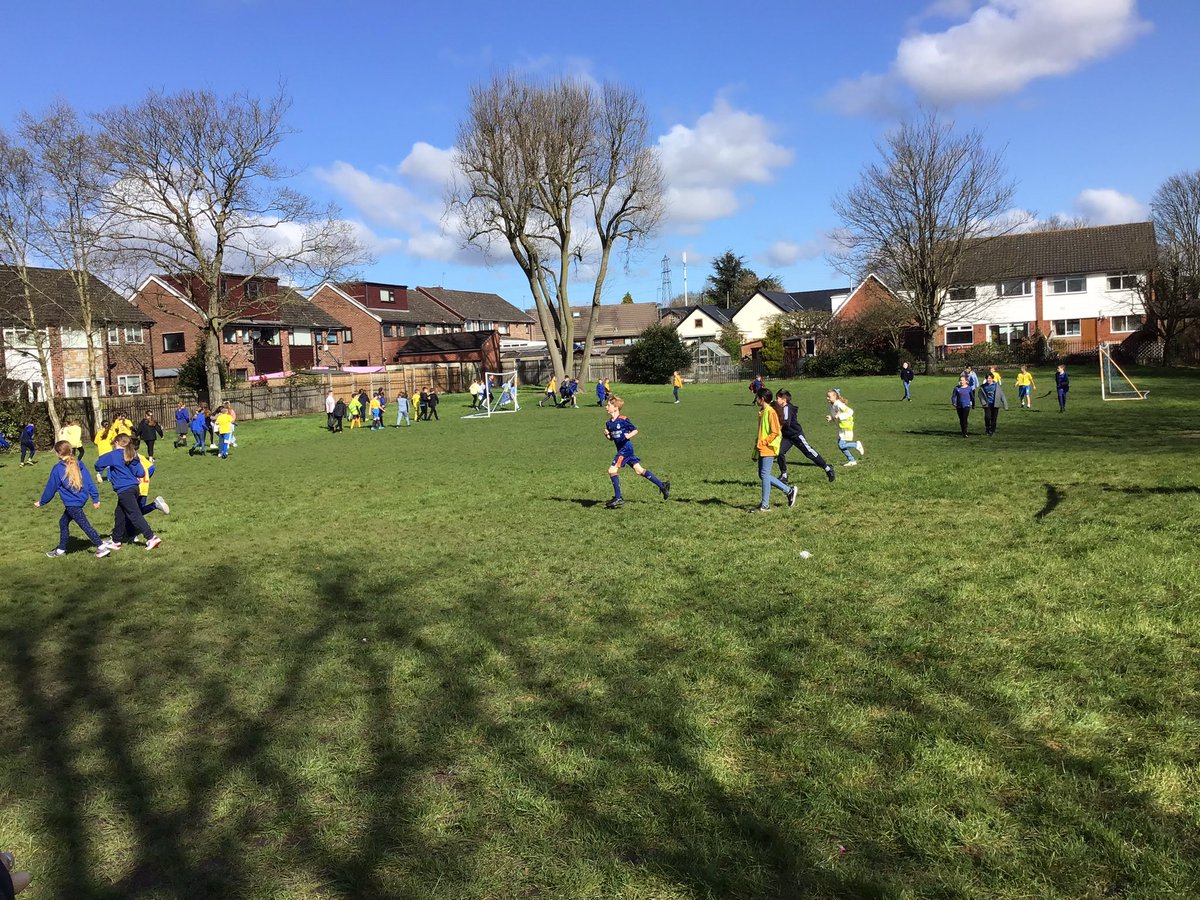 crontony5's tweet photo. Well done to the two amazing children in Year 5 for organising the fun run in aid of Ukraine today! They managed to raise a massive £620! 
The generosity of everyone who gave money has been outstanding. 
Well done everyone 👏 🇺🇦 https://t.co/DGeWMoL1fU