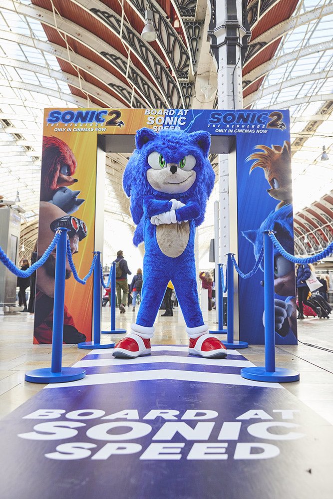 xx_Katiee_x's tweet photo. Lots of fun helping this legend out today π #SonicMovie2 #SonicTheHedgehog #londonpaddingtonstation #paramountpictures #paddingtonstation #boardatsonicspeed #heathrowexpress https://t.co/0epwqq0jAO