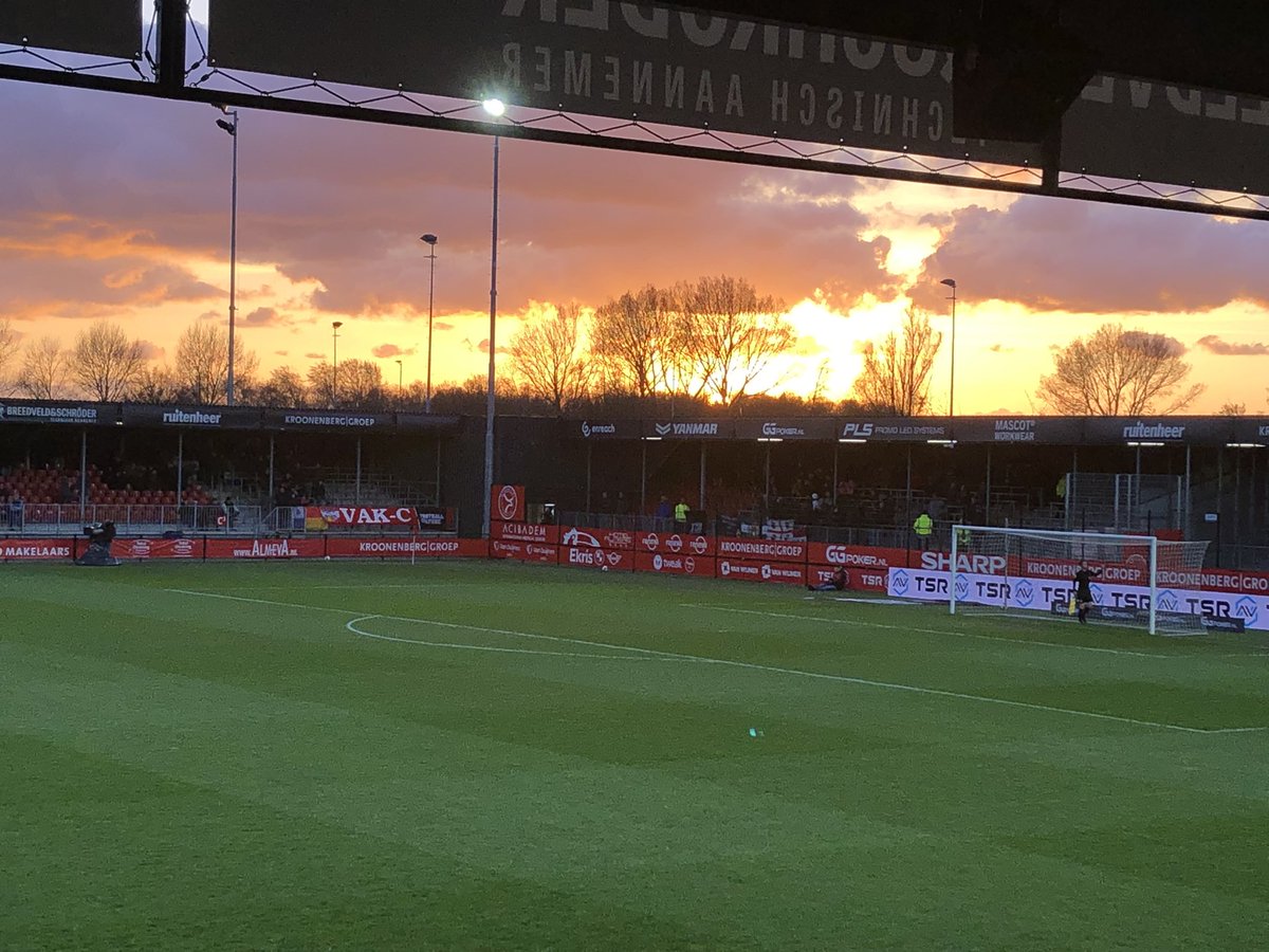 Jand66almere's tweet photo. We zijn er weer! Laten we de drie punten in Almere houden #almex . @AlmereCityFC ! https://t.co/SUtArY7EnX