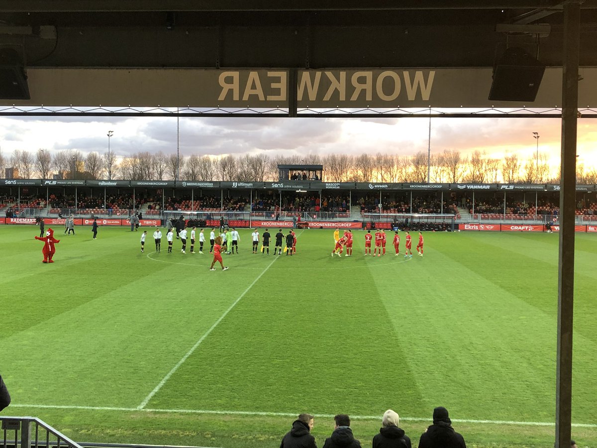 Jand66almere's tweet photo. We zijn er weer! Laten we de drie punten in Almere houden #almex . @AlmereCityFC ! https://t.co/SUtArY7EnX