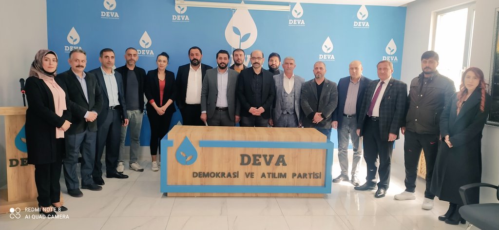 MhgMihrican's tweet photo. Bugün Diyarbakır deva partisi il başkanımız sn @CihanUlsen  tarafından bağlar ilçe başkanımız sn.@mesutyuksel21  mazbatasını almış oldu bu görevden kendisini candan kutlar başarılarının devamını dileriz..@alibabacan 
@IhsanMerdanoglu 
@MedeniTrk2 
@GAFUR0621 
 @BaglaraDeva https://t.co/5maYJXKz6K