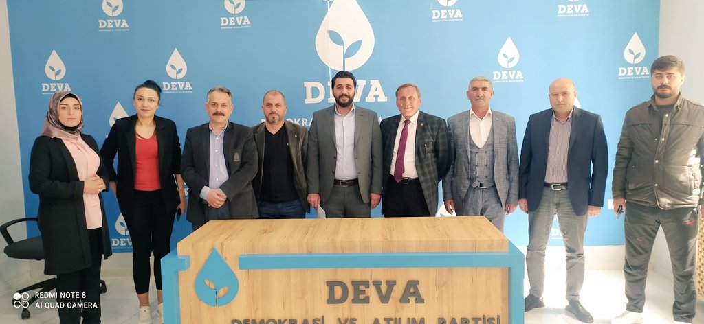 MhgMihrican's tweet photo. Bugün Diyarbakır deva partisi il başkanımız sn @CihanUlsen  tarafından bağlar ilçe başkanımız sn.@mesutyuksel21  mazbatasını almış oldu bu görevden kendisini candan kutlar başarılarının devamını dileriz..@alibabacan 
@IhsanMerdanoglu 
@MedeniTrk2 
@GAFUR0621 
 @BaglaraDeva https://t.co/5maYJXKz6K