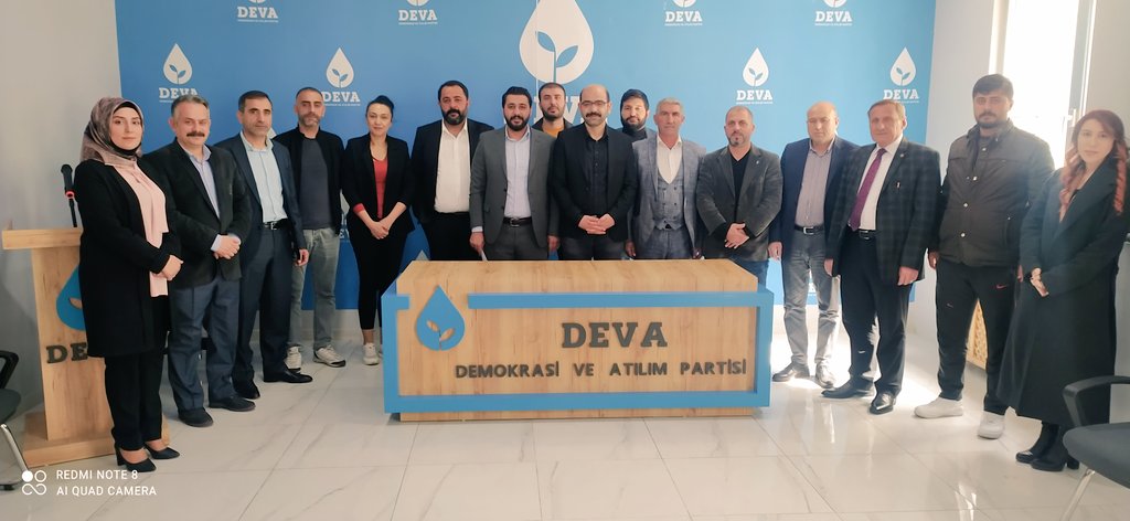 MhgMihrican's tweet photo. Bugün Diyarbakır deva partisi il başkanımız sn @CihanUlsen  tarafından bağlar ilçe başkanımız sn.@mesutyuksel21  mazbatasını almış oldu bu görevden kendisini candan kutlar başarılarının devamını dileriz..@alibabacan 
@IhsanMerdanoglu 
@MedeniTrk2 
@GAFUR0621 
 @BaglaraDeva https://t.co/5maYJXKz6K