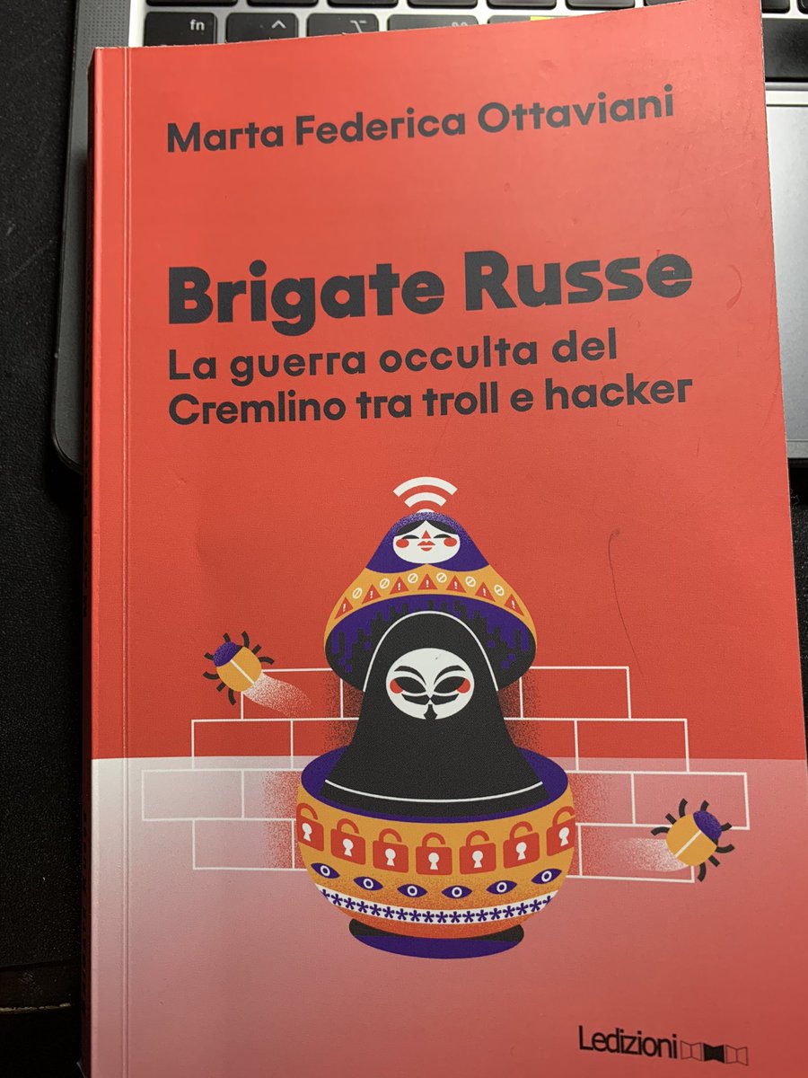 vittoare's tweet photo. Ho finito di leggere, anzi divorare, #brigaterusse di @martaottaviani, un libro da leggere e da far leggere nelle scuole, perché il diritto alla manifestazione del pensiero è essenziale per la #democrazia ma passa attraverso la #conoscenza e la #consapevolezza https://t.co/00O25gFfuD