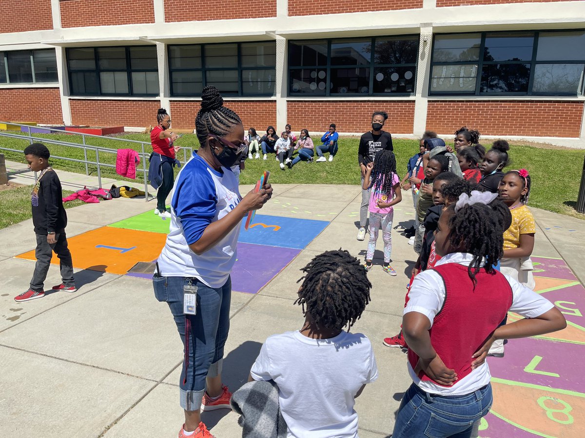 drtimothyfarmer's tweet photo. What better way to celebrate @apsBAMOAcademy top Accelerated Reader students than with a pre Spring break party. Keep reading and achieving! @Robinviews @FousheeEdS @APSITPatrice @apsitnatasha @ahrosser @APSInstructTech @apsupdate https://t.co/NftjPt86IB
