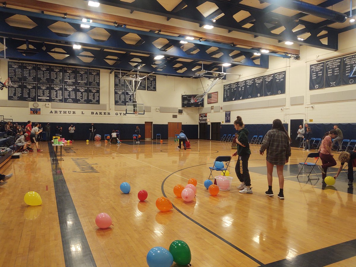 VerkeyJodie's tweet photo. MS Blue Bash could be heard from miles away! #sfcsdproud https://t.co/u8puWhDH9I