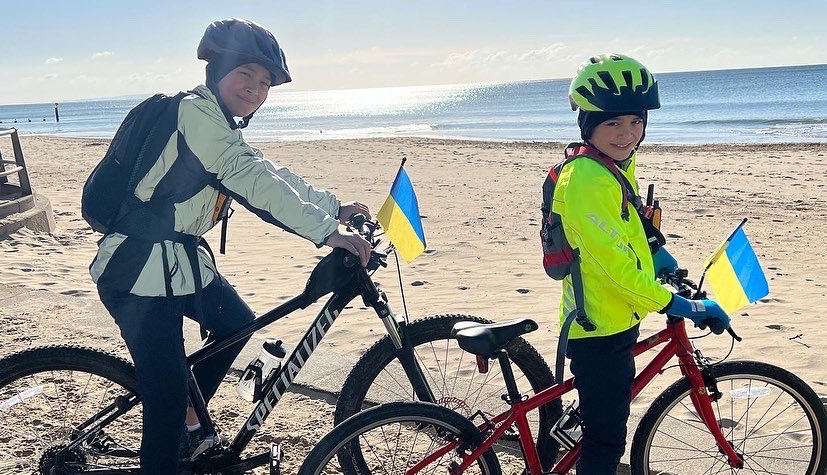 JenxBros's tweet photo. Made it to Martinstown (248 of 300 miles) fundraising for Ukrainian humanitarian aid.  Hard cycling today, but seeing £9,491 raised helps keeps us moving! https://t.co/D7VlNt4xtW  @decappeal  #ukraine #standwithukraine #ukrainefundraiser #fundraising https://t.co/FkCQdF2tio