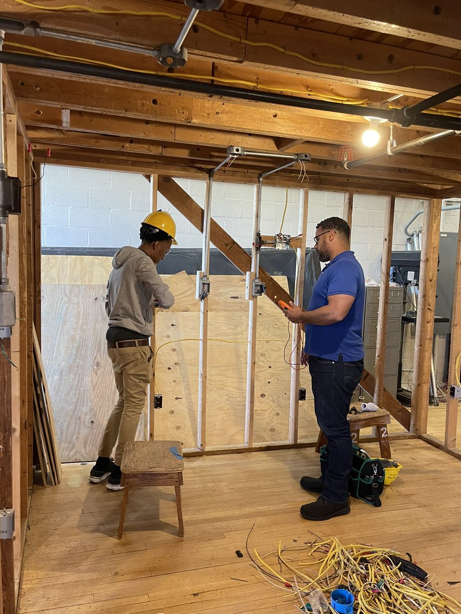 HighMervo's tweet photo. Electrical Pathway Perfection! Our classrooms are living and students are learning the career essentials #mustangsmakingmoves https://t.co/mwnomgMzQC