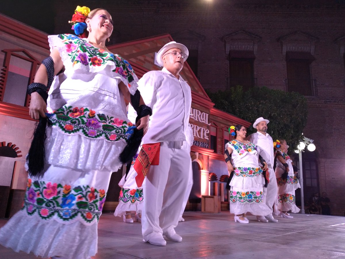 COBAES_07's tweet photo. Grupo de Danza "#MITODL" ๐๐บ con el cuadro "Tarde de Jarana", por #Docentes de #Danza de los diferentes planteles que integran la #Zona01 en el #FestivalCultural #COBAES-#ElFuerte 2022 ๐ฅณ๐๐บ๐๐ญ @SanInzunza @Lydia_MLB
.
Todas las fotos en: https://t.co/thmr5jEGUU https://t.co/hp7GjZHXAe