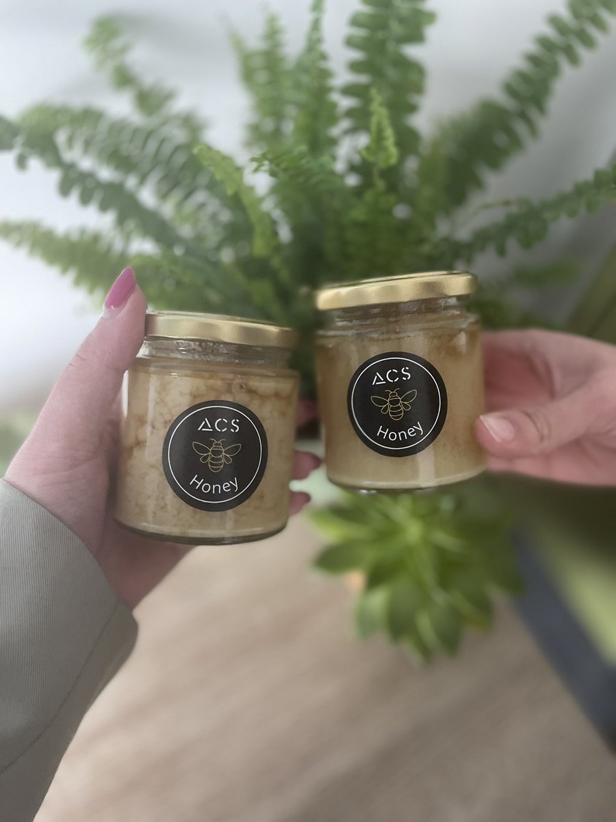 alice_pezzani's tweet photo. Thanks to the @ACSClothingLtd #FuelChange challenge team for having Anna and I over to their warehouse to hear their sprint 3 presentation. We were lucky enough to get a tour of their facilities & learn more about their business.
P.S thank you for the honey from your beehive 🍯 https://t.co/IN4W4Jd0U8