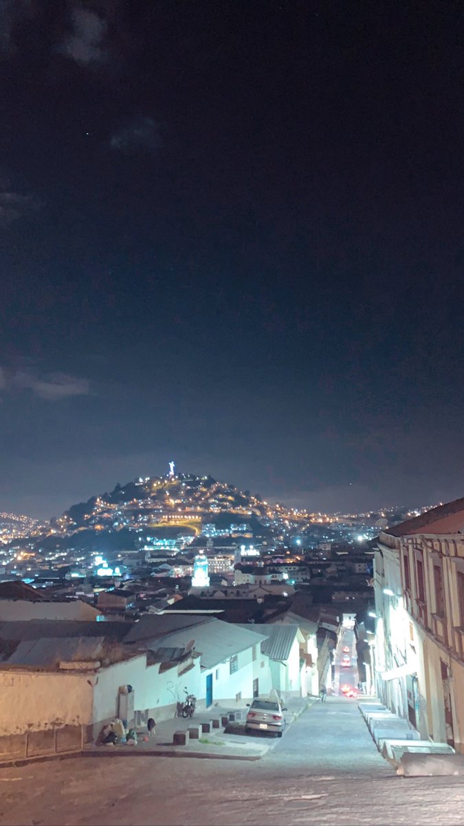 Marga_Cobo's tweet photo. “El espacio percibido, el vivido y el concebido”. Henri Lefebvre. #callesdequito https://t.co/T2bZ6Ez35j