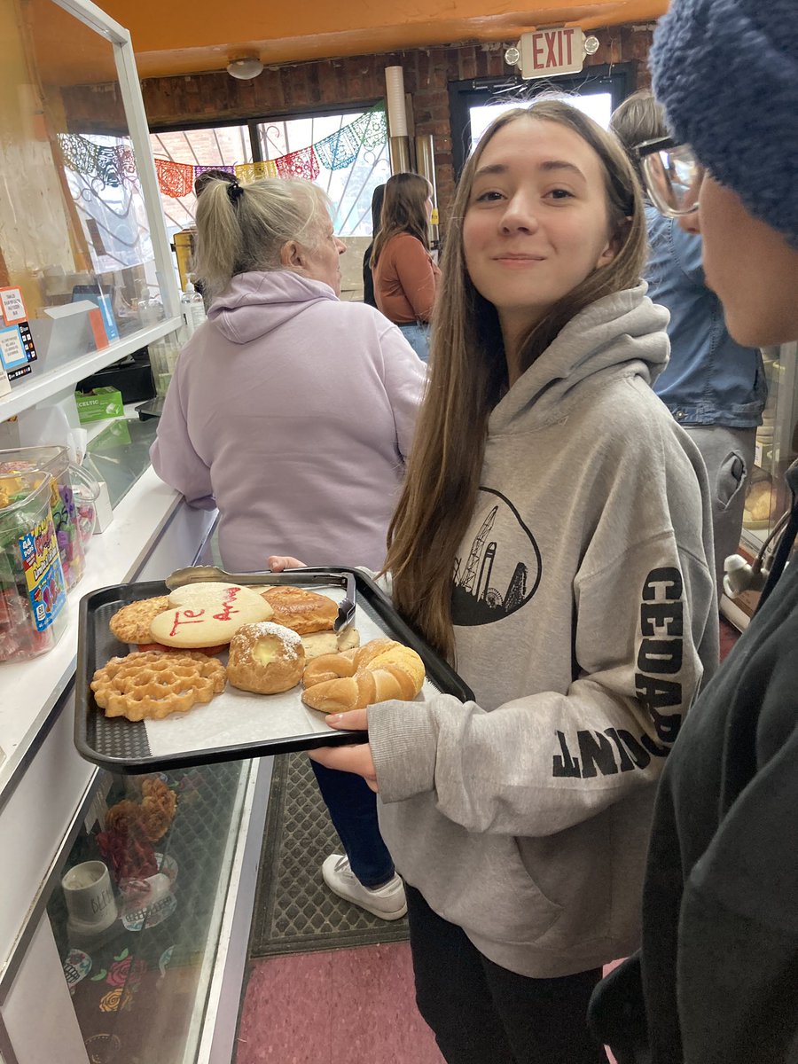 dbowers67's tweet photo. Art and Spanish seniors take on Detroit’s Mexican Town Bakery after soaking in the Detroit institute of Art https://t.co/bGDX3S8V8a