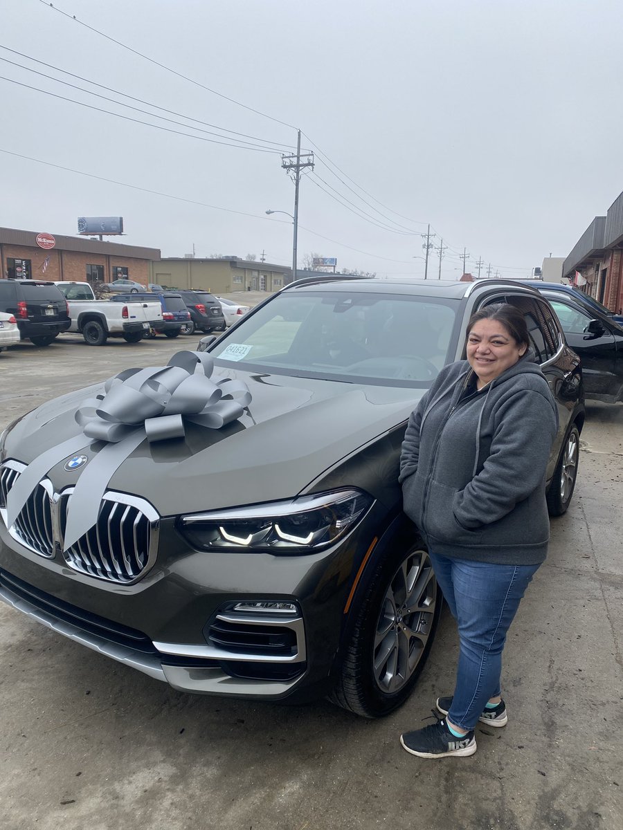 AliCChampion's tweet photo. @BMW The Alpina XB7 in arctic grey metallic!        Currently in the 2022 X5 but I’ve got grandkids now! Need the 3rd row! https://t.co/vUvDTfdLOZ