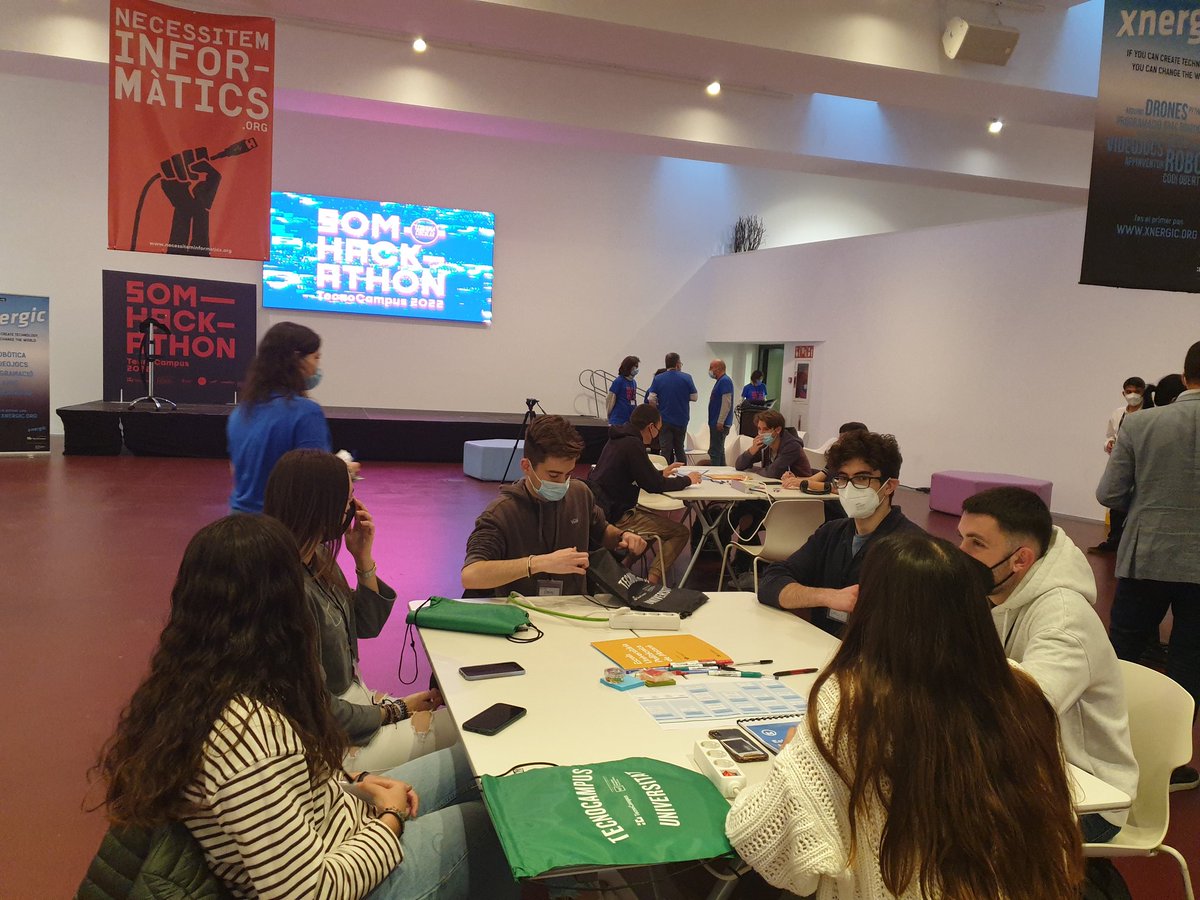 TecnoCampus's tweet photo. 🤓Avui iniciem la #SomHackathon22 💪 un repte d'àmbit #tecnològic ⌨ on es posarà en relleu l'#economiacircular ♻️ al #TecnoCampus en què participen tant #estudiants: universitaris i de batxillerat. 🤝@matarocat @SomMobilitat ‼️ https://t.co/yMt726ThsH