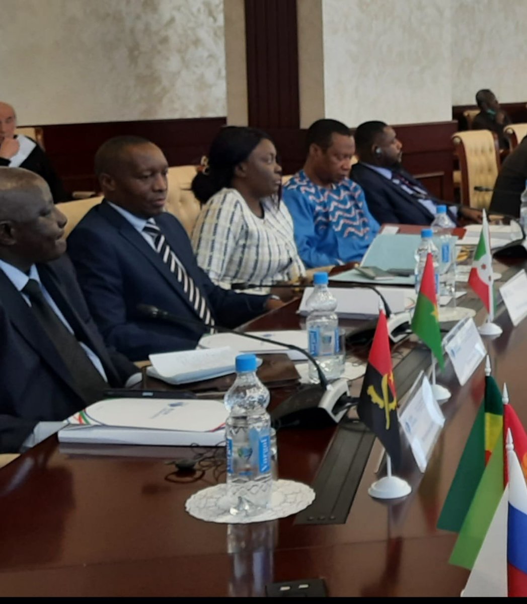 in_burundi's tweet photo. Lors de la rencontre avec le corps diplomatique africain,  les autorités académiques de @RUDNUniverse ont promis une assistance financière, médicale et psychologique aux étudiants africains qui en exprimeraient le besoin.@IrutingaboT @AngeKendall @diaspora_de @HacimanaMD @MESRS4 https://t.co/AJqGjiZbVT