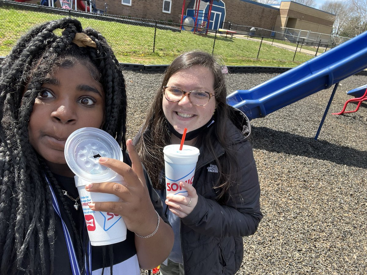 ahoff1538's tweet photo. Celebrating the Book Fair Color War! Thank you @WELibrary1 for the slushies! @Warren_Elem @perkinsonreads https://t.co/ho2eRgrsft