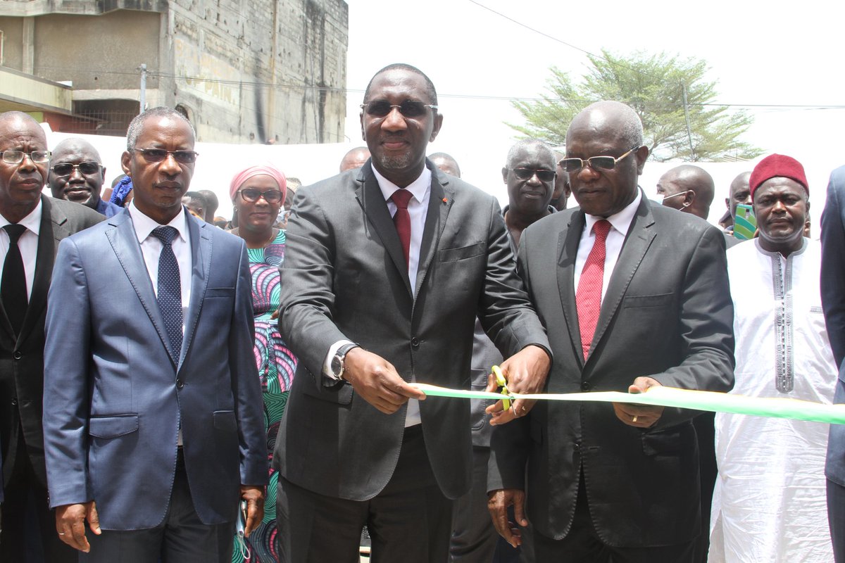 24Yopougon's tweet photo. Construit et financé sur fonds propres par la Mairie de Yopougon, le Marché de Camp Militaire, a été officiellement inauguré, par @GKAFANA, maire de la commune, en présence du Ministre du Commerce et de l’Industrie, Souleymane Diarrassouba, le vend 01 avril 22. https://t.co/SQzYkYZwI6