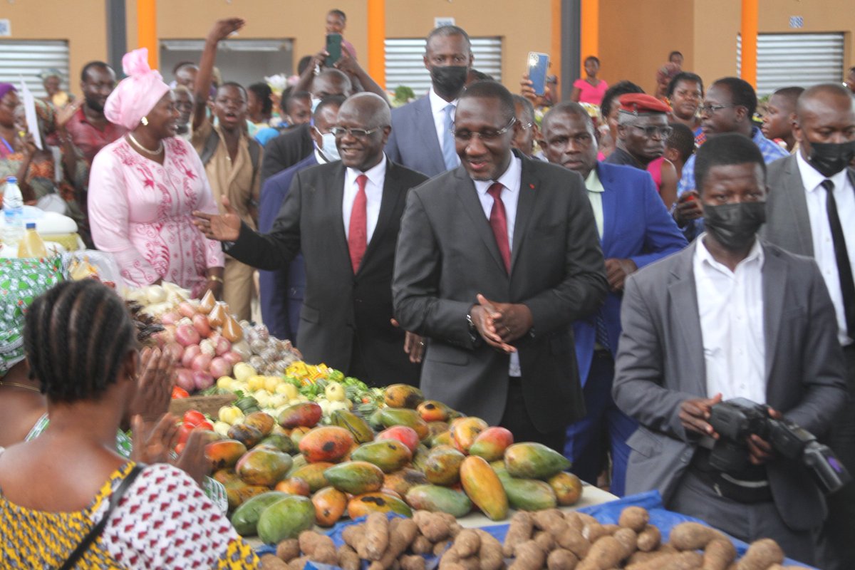 24Yopougon's tweet photo. Construit et financé sur fonds propres par la Mairie de Yopougon, le Marché de Camp Militaire, a été officiellement inauguré, par @GKAFANA, maire de la commune, en présence du Ministre du Commerce et de l’Industrie, Souleymane Diarrassouba, le vend 01 avril 22. https://t.co/SQzYkYZwI6