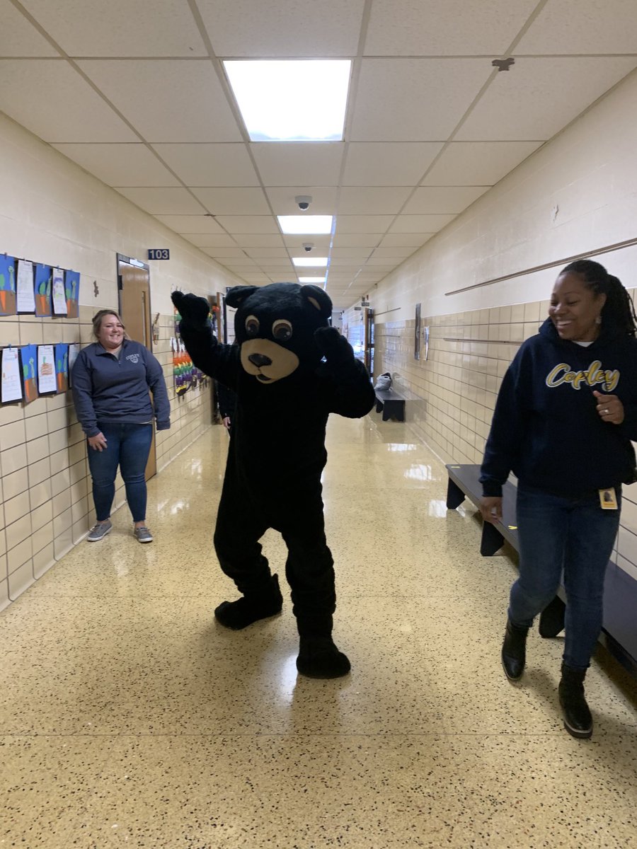 A friendly bear made a visit to Arrowhead today as part of students’ school wide reward day!  We saw lots of “bear hugs”!