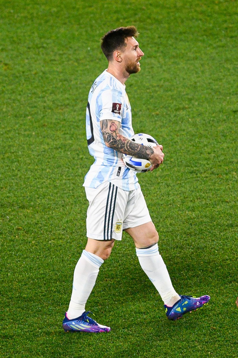 ActuFoot_'s tweet photo. Lionel Messi et Cristiano Ronaldo POURRONT s'affronter en finale de la Coupe du monde si l'Argentine et le Portugal terminent tous les deux premiers de leur groupe. 🇦🇷🇵🇹 https://t.co/ntqTBEW6ss