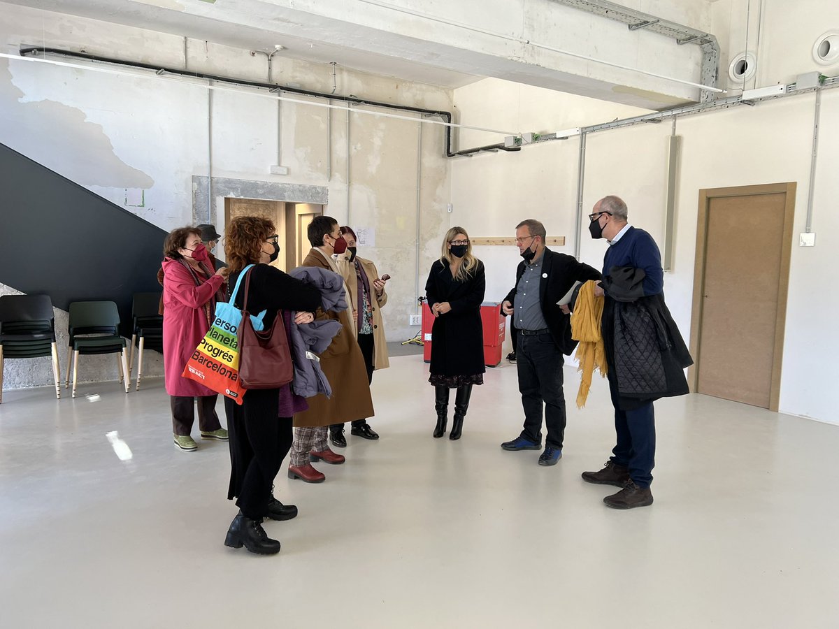 MontseCantinMas's tweet photo. #Junts ens sumem a la celebració del nou espai creatiu i multidisciplinar d’@EinaBcn a #EINABosc Enhorabona president patronat Miquel Molins, direcció, alumnes i professors; mon EINA constant desenvolupament 🔝
@GemmaGeis @elsa_artadi @jmartigalbis https://t.co/Gm1dFcbgEq