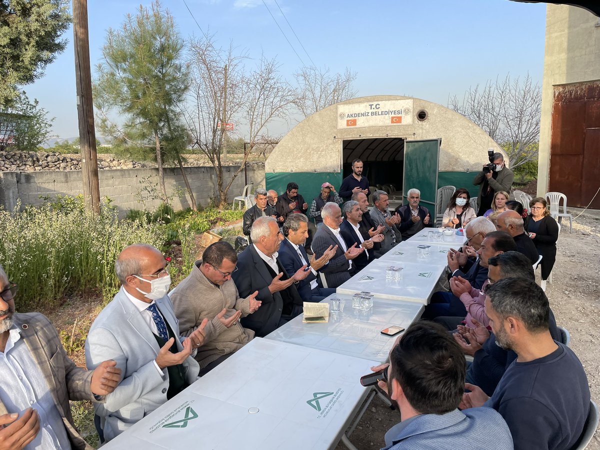 alicumhurtaskin's tweet photo. #Akdeniz #Akdam Mahalle Muhtarımız Yonca Kalınlı'nın vefat eden babası Niyazi Kalınlı için Akdeniz Kaymakamımız ve Akdeniz Belediye Başkanımız ile taziye ziyaretinde bulunduk.
Merhuma Cenab-ı Hak’tan rahmet, başta muhtarımız olmak üzere ailesine sabır ve başsağlığı diliyorum. https://t.co/rqq09VmXbb