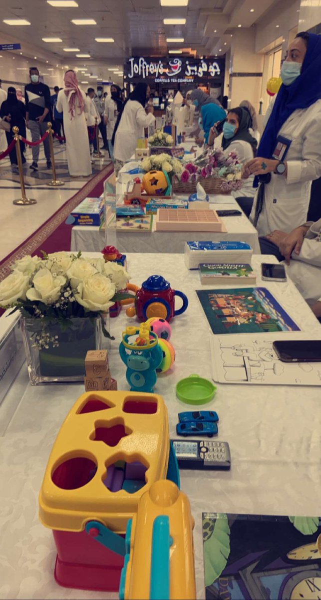 KariTalha's tweet photo. لزيادة التوعية في #اليوم_العالمي_للتوحد اطلقنا فعالية "دردشتنا غير" وقررنا كسر الحاجز الرسمي في الوصول للمجتمع و استهدفنا الاسر والمختصين ودردشنا معاهم بما يخص الاستراتجيات الايجابية في تنمية التطور النمائي وتحفيز المهارات المتنوعة لاطفالنا 
#اعرف_العلامات_لنتدخل_مبكرا #ابريل https://t.co/hJqYWqUIel