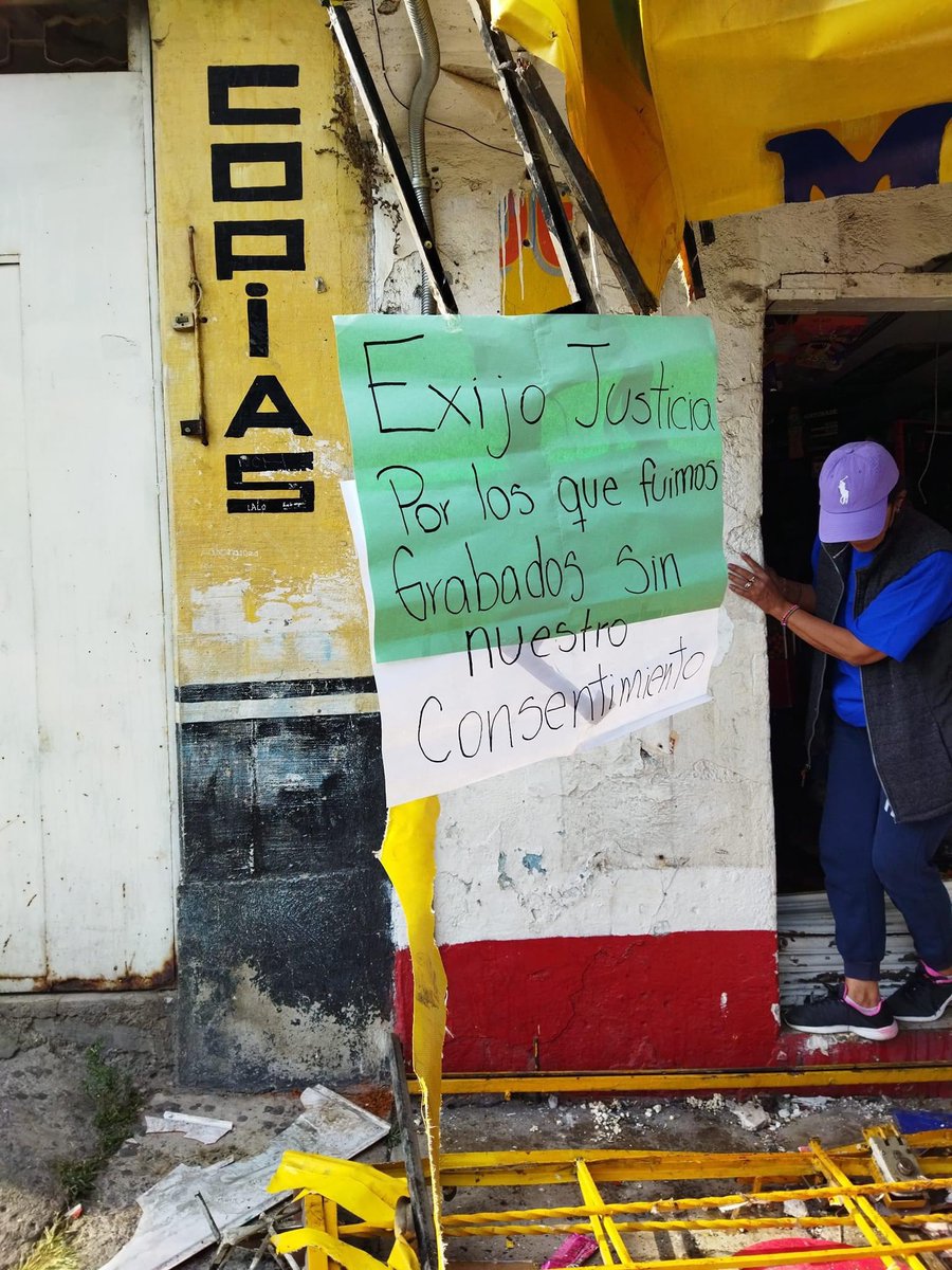 azulrys_'s tweet photo. Mis amigos y yo entrábamos a esos baños, donde fuimos grabados con fines de pornografía infantil.
Aún no hacemos justicia.
#CCHNaucalpan https://t.co/pGKVMdslqm