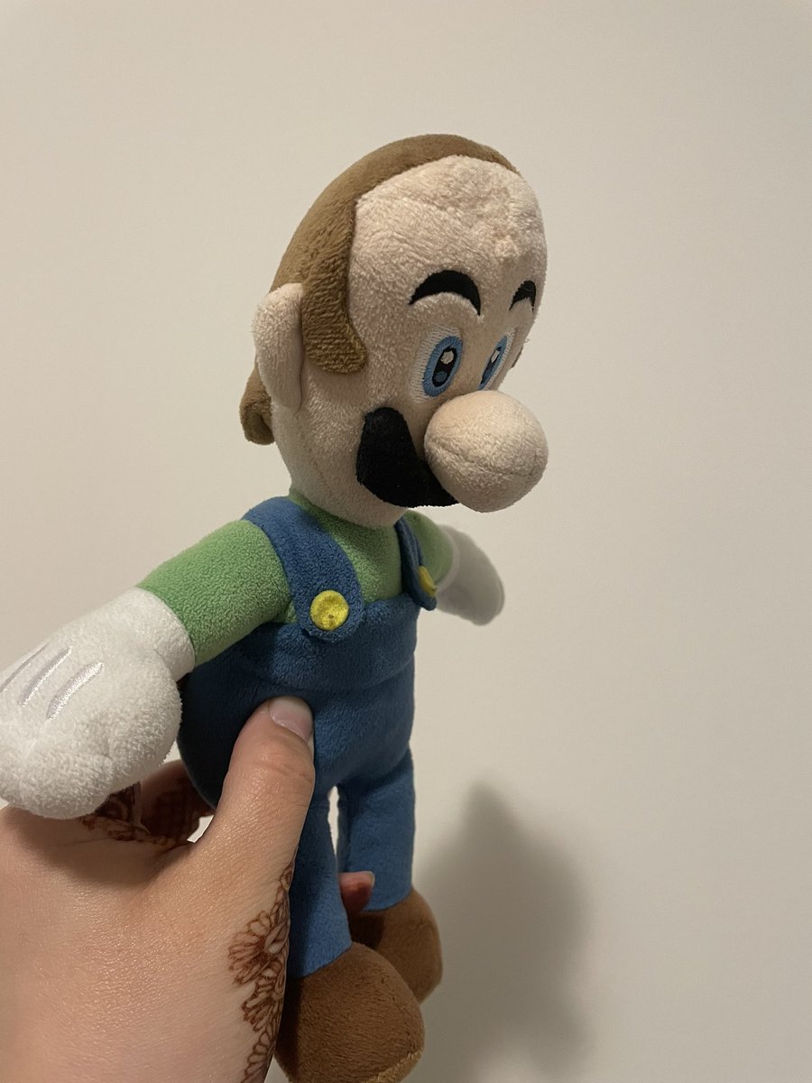 alejay's tweet photo. My kid unstitched Luigi’s hat and it’s not good. https://t.co/v7WlWoZxOz