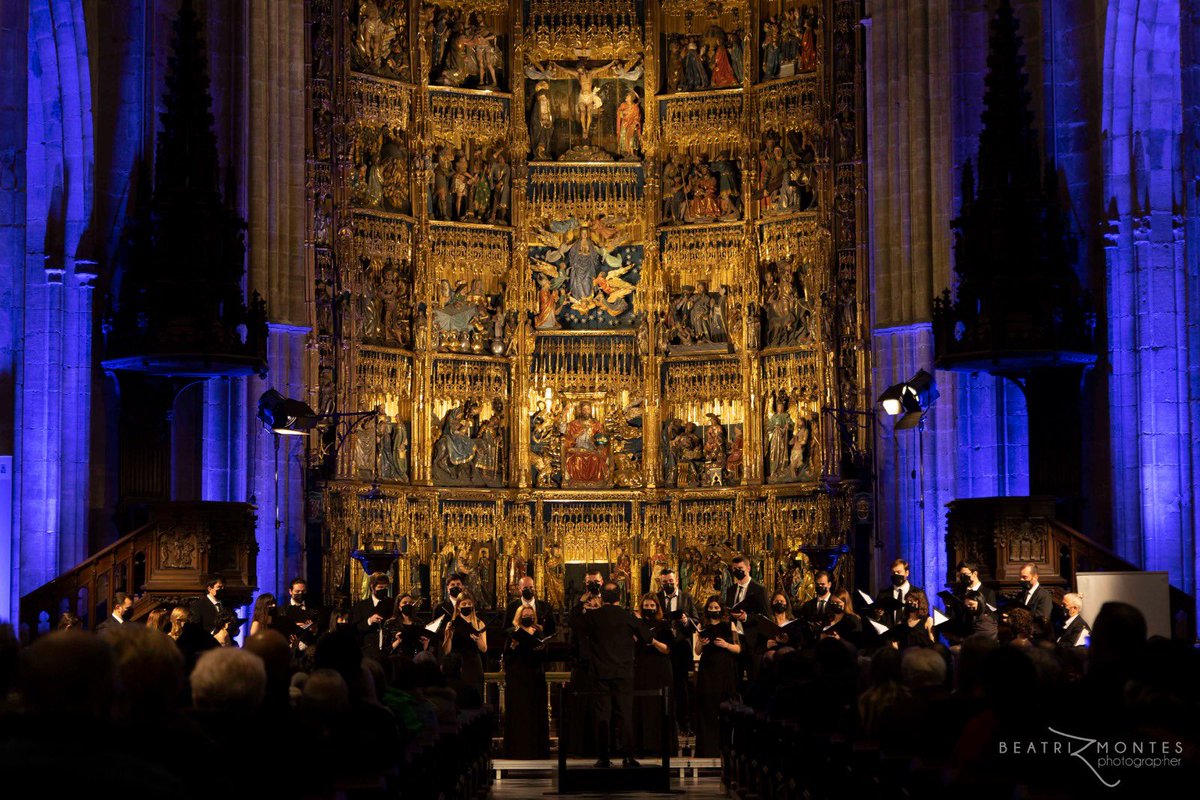 MarcoeLeonDeOro's tweet photo. Afortunado por poder vivir esta experiencia hoy en Oviedo: preciosa Catedral, Música de primera clase y total entrega de un grupo de personas del máximo talento.Gracias❤️
@elleondeoroLDO
Victoria Requiem 1605
#versaestinluctum
@aytoviedo
#origendelcamino
#alasfebeas
#temporadaldo https://t.co/XSXoWzCBQL