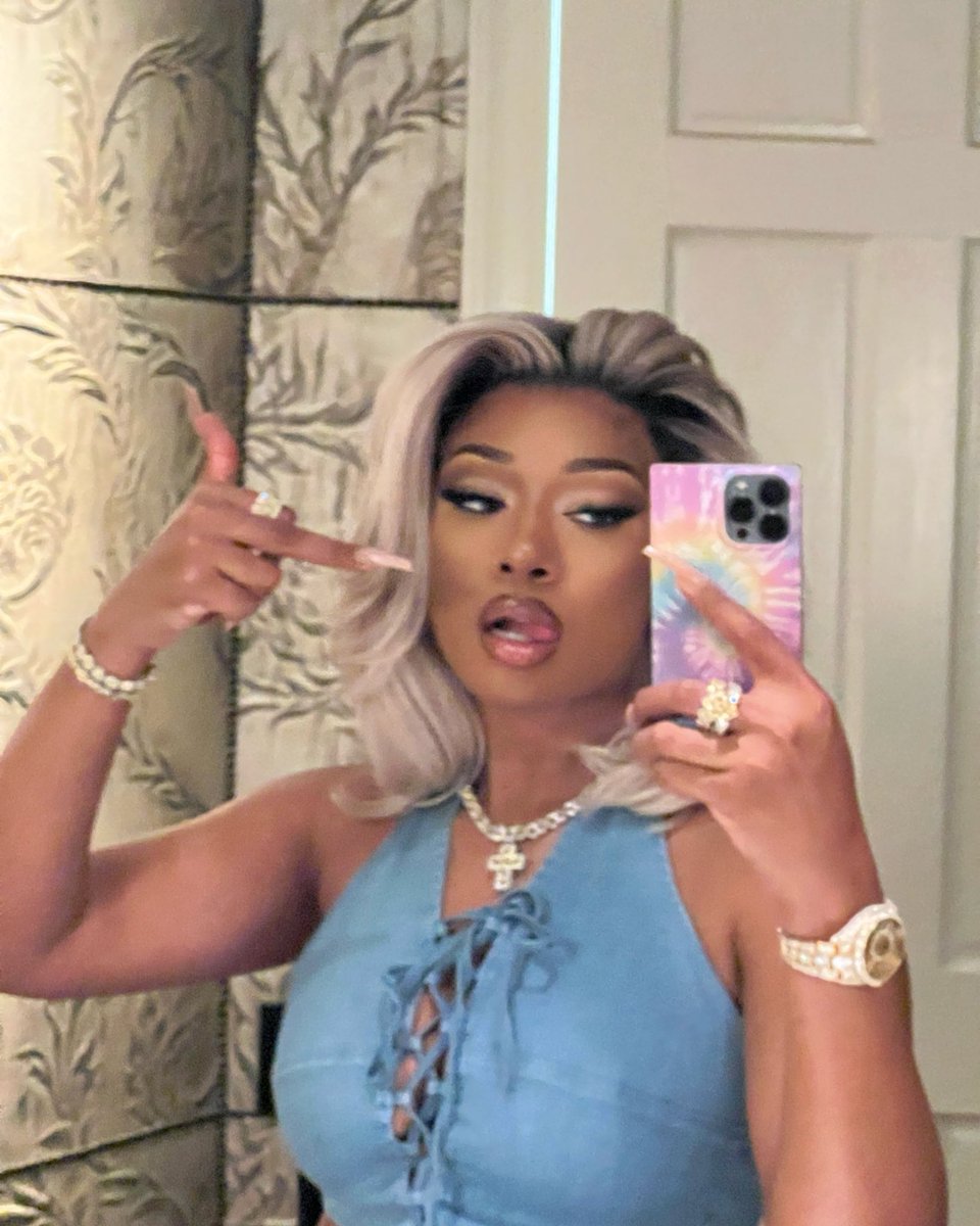 theestallion's tweet photo. ✨✨✨ https://t.co/0J4bYnY2d7
