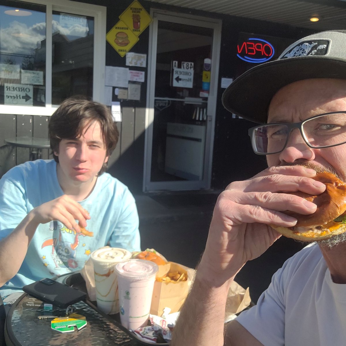 synapsesnapnap's tweet photo. @nickandhislens At least the burgers were good https://t.co/PCnC6m8luA
