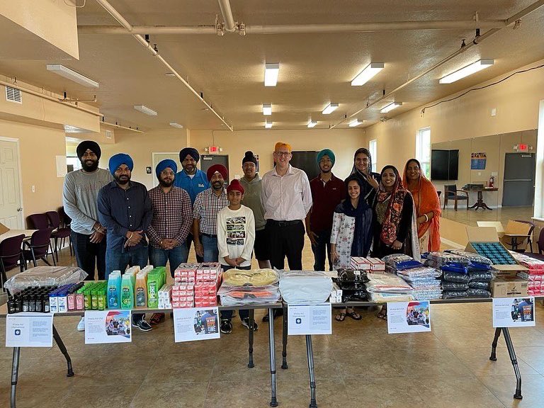 KhalsaAidUSA's tweet photo. Khalsa Aid Florida prepared 120+ Hygiene kits for The March Florida Rescue Outreach Mission project. The mission has 114 beds occupied 100% of the time.
70 men
30 women
14 Children will benefit  from Hygiene kits

#hygienekits #volunteers #florida #khalsaaidusa #khalsaaaid https://t.co/Z0WSHphTgq