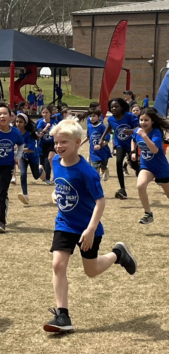 BiceDES's tweet photo. These kids had a blast participating in  the Boosterthon Fun Run! @DolvinES ⭐️ #boosterthon https://t.co/2jxNry6Agy
