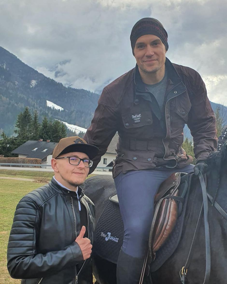 updatesofHC's tweet photo. 💫 Henry Cavill last Wednesday with a fan ❤️ https://t.co/xf7ownhP6D