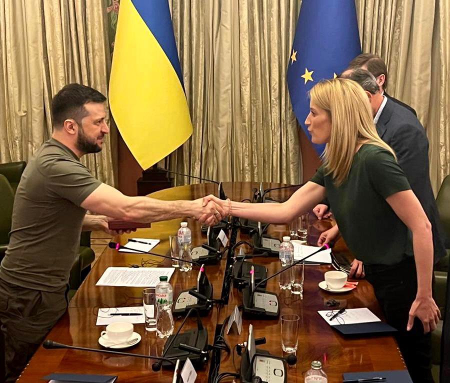 NoFightTomorrow's tweet photo. ‘We will help you rebuild your cities’: E.U. promises more support for #Ukraine
@EP_President @ZelenskyyUa
#EU #Europe #StopPutinNOW #UkraineRussiaWar
#Ukraine #UkraineUnderAttack #slavaukraini #NoFightTomorrow #StopPutin #StandWithUkraine #RussiaGoHome https://t.co/wcFtgl48F4