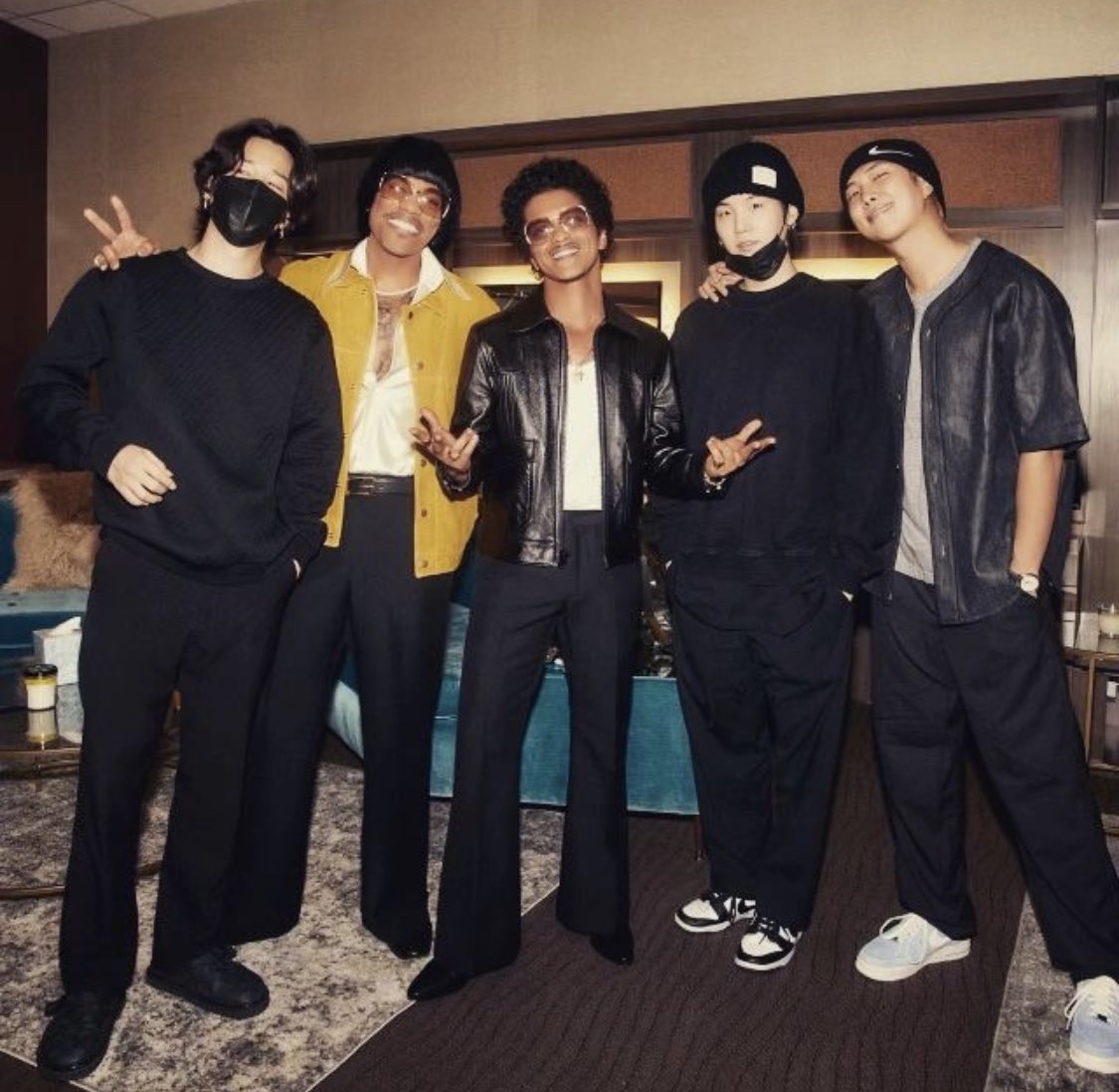RT @charts_k: Jimin, RM, and Suga with Silk Sonic in Las Vegas!

@BTS_twt @silksonic https://t.co/eHHrt7hqcO