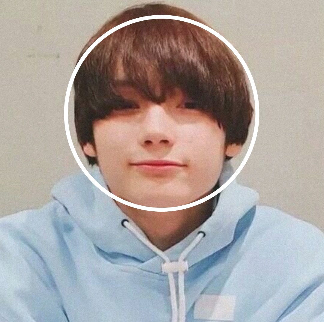 huekasmile's tweet photo. the circumference of huening kai is 2kai r which = 814 🙏 https://t.co/s4Qmzt6jmn