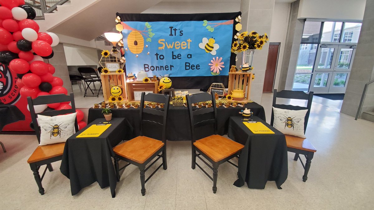 BIG shout out to Mrs. Villegas and <a href="/CoachHobbs13/">Christina Hobbs</a> for making this happen! Come by our table at the <a href="/TylerISD/">Tyler ISD 🏛</a> #Teacher #JobFair and say hi tomorrow from 9:00 - 11:00. 🐝 #SuccessfulStudentOutcomes #FW2 #ItsSweetToBeABonnerBee #proudPrincipal