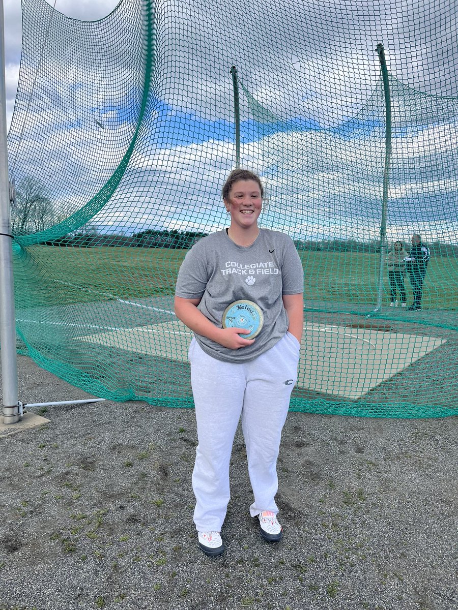 CougarsRVA's tweet photo. Gabi Deglau breaks the girls discus record with a throw of 118’10”! She held the previous school record with a mark of 115’4” https://t.co/RTSLmcSWce