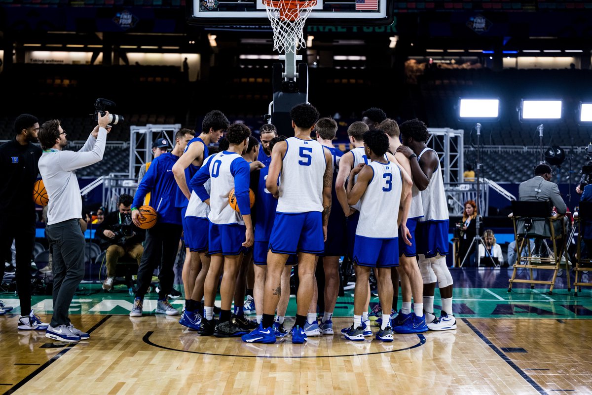DukeMBB's tweet photo. 𝕿𝖔𝖌𝖊𝖙𝖍𝖊𝖗 https://t.co/hoJOWC4PG1