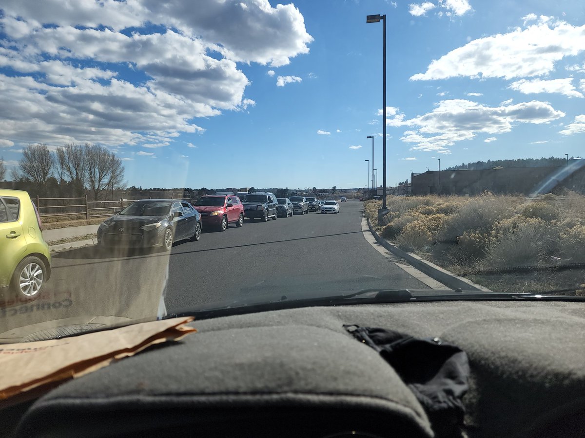 ShadowJediMastr's tweet photo. @dutchbrosarizona it's  HIGH TIME to #DoBetter in #Flagstaff!  East side lines down to Sportsmans, 23 people waitin at walkup &amp; only 1 coffee machine staffed (2nd machine's NOT broken)?! #WTH
#ProfitsOverCustomers???!!!
#SHAME @dutchbroscoffee https://t.co/QOy0qj36pr