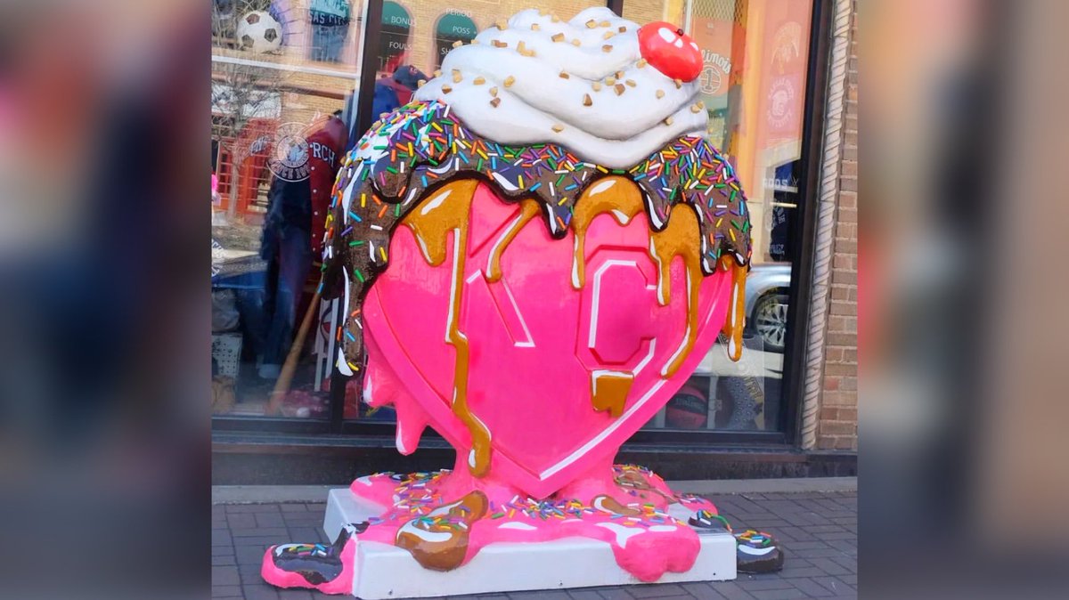 KansasCity's tweet photo. This heart was made with lots of love! 💖💖💖💖
“A Summer Sundae Kind of Love” was created by artist Trew Love
#KansasCity https://t.co/6p59IlS312