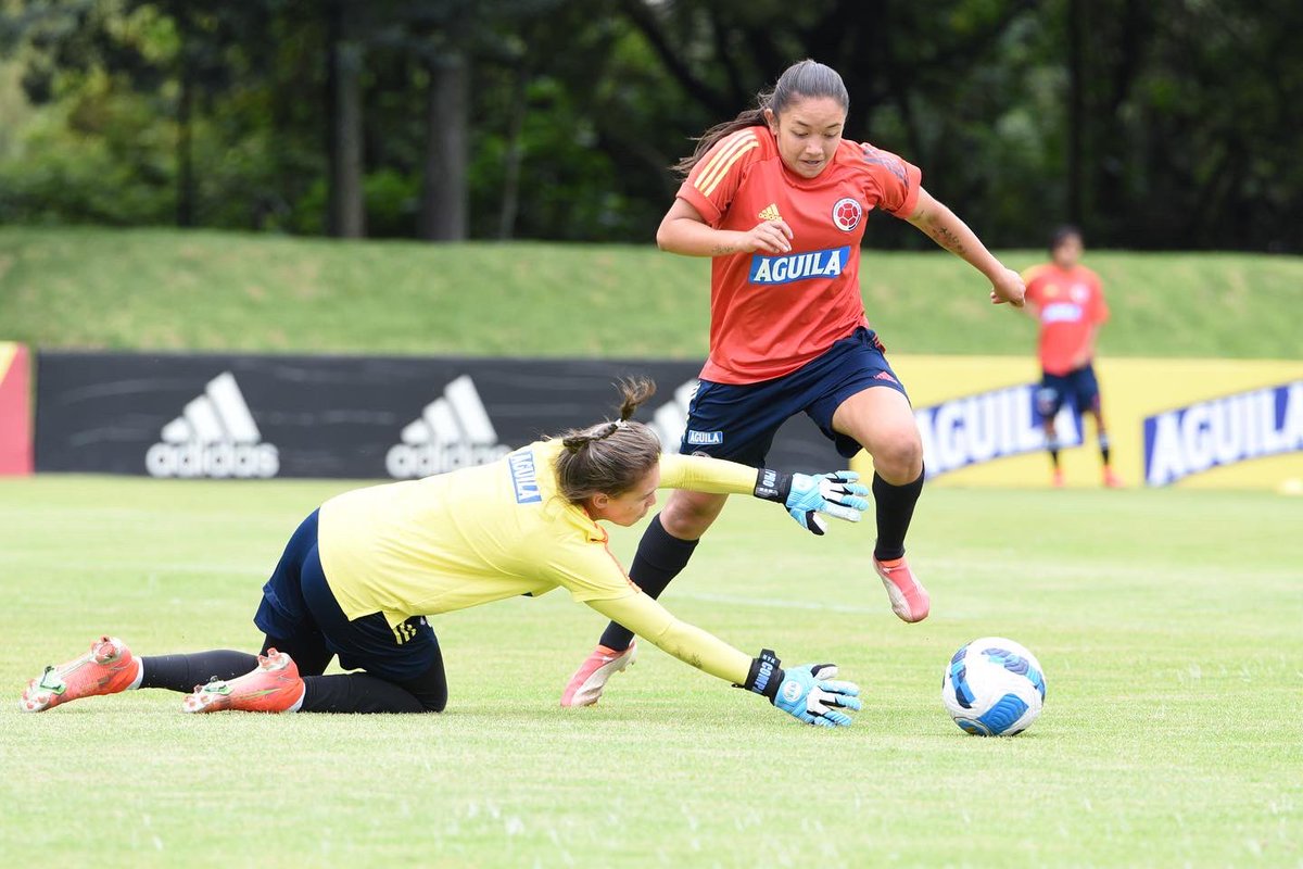 futboldereserva's tweet photo. La Selección Colombia 🇨🇴 femenina sub 20 trabaja con miras al Suramericano de esta categoría a disputarse en territorio chileno.

#FútbolDeReserva #FútbolFemenino #Fútbol #SuramericanoSub20 https://t.co/uLNBLAM0GY