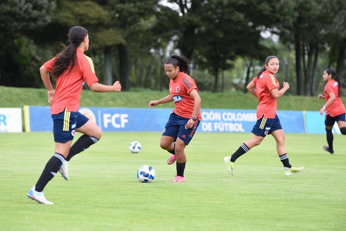 futboldereserva's tweet photo. La Selección Colombia 🇨🇴 femenina sub 20 trabaja con miras al Suramericano de esta categoría a disputarse en territorio chileno.

#FútbolDeReserva #FútbolFemenino #Fútbol #SuramericanoSub20 https://t.co/uLNBLAM0GY