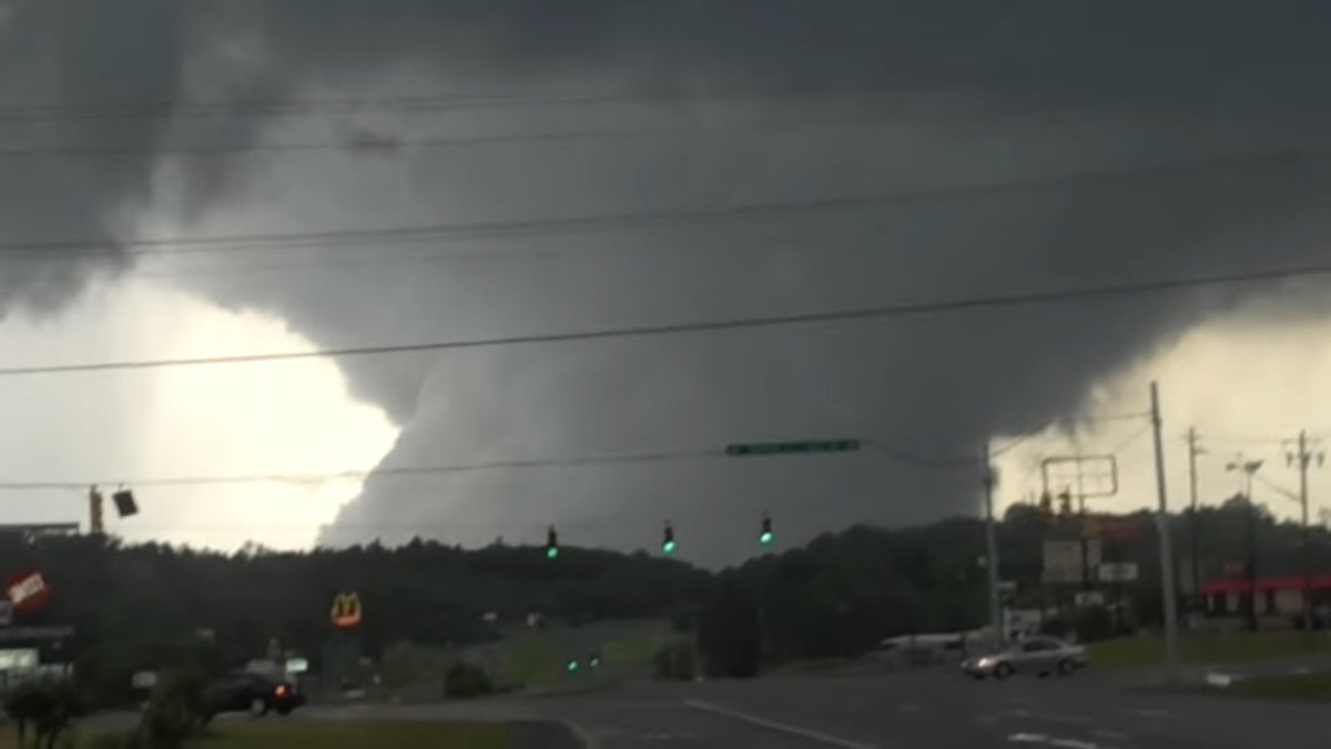 peytonmorr's tweet photo. #WxTwitter Guess the tornado https://t.co/FxbaiQTII5