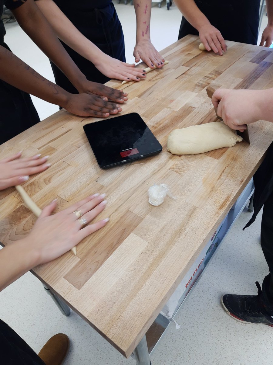 msplato1's tweet photo. Pretzel day! @StamfordNation @dsbn @DSBNTech https://t.co/nRcb9D2keV
