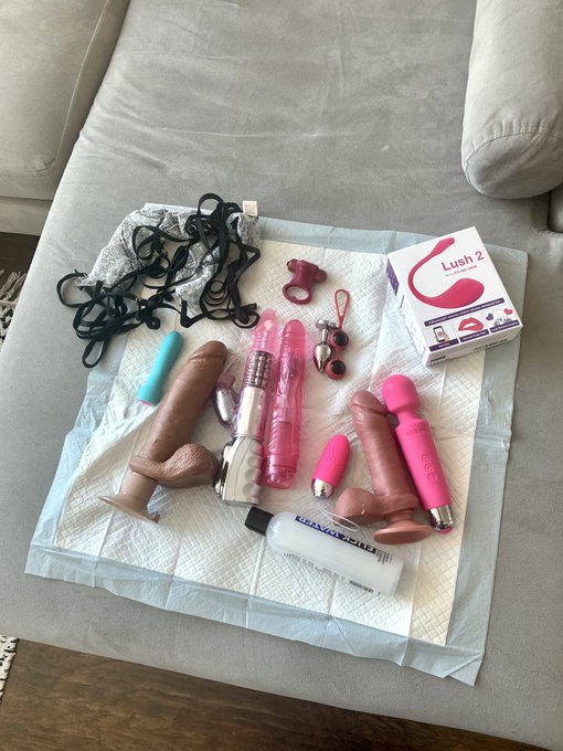 It&rsquo;s play time 🤪💦💦💦 I hope you come to the live @ 5pm on my onlyfans 🥰 https://t.co/yAKjKF823r<a href="/tag/curves"class="tags"><span>#curves</span></a><a href="/tag/curvy"class="tags"><span>#curvy</span></a><a href="/tag/plussize"class="tags"><span>#plussize</span></a><a href="/tag/curvywoman"class="tags"><span>#curvywoman</span></a><a href="/tag/curvywo"class="tags"><span>#curvywo</span></a>