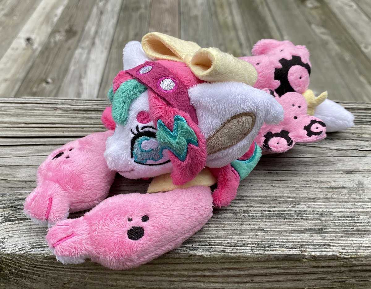 HollyIvyDesigns's tweet photo. Finished pictures for Endie! More info here: https://t.co/PrzU6q0wRT #plush #plushie #kryptox https://t.co/JCRwtkXjqw